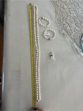Freshwater Pearl Stretch Bracelet - White Pearls